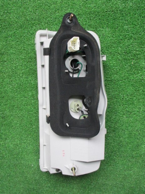 エルグランド E51 純正 左 テールランプ ICHIKOH D005