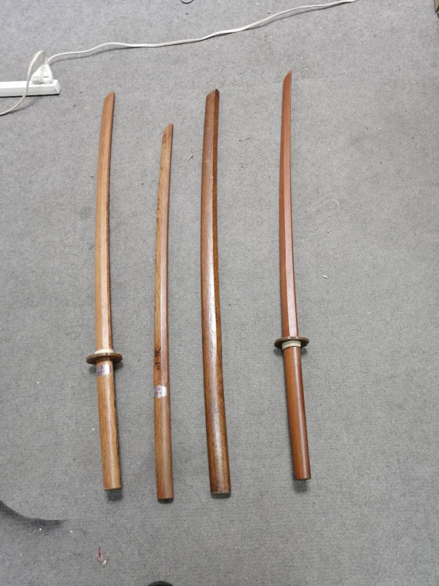 中古】 大阪引取歓迎 赤樫製木刀4本セット 名前記入1本有り【KTCW037 