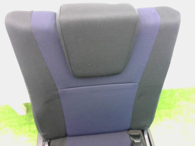ウィッシュ ZGE20W 右側 3列目 FB12 ★ Rシート