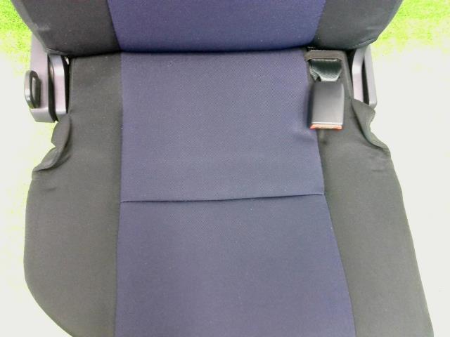 ウィッシュ ZGE20W 右側 3列目 FB12 ★ Rシート