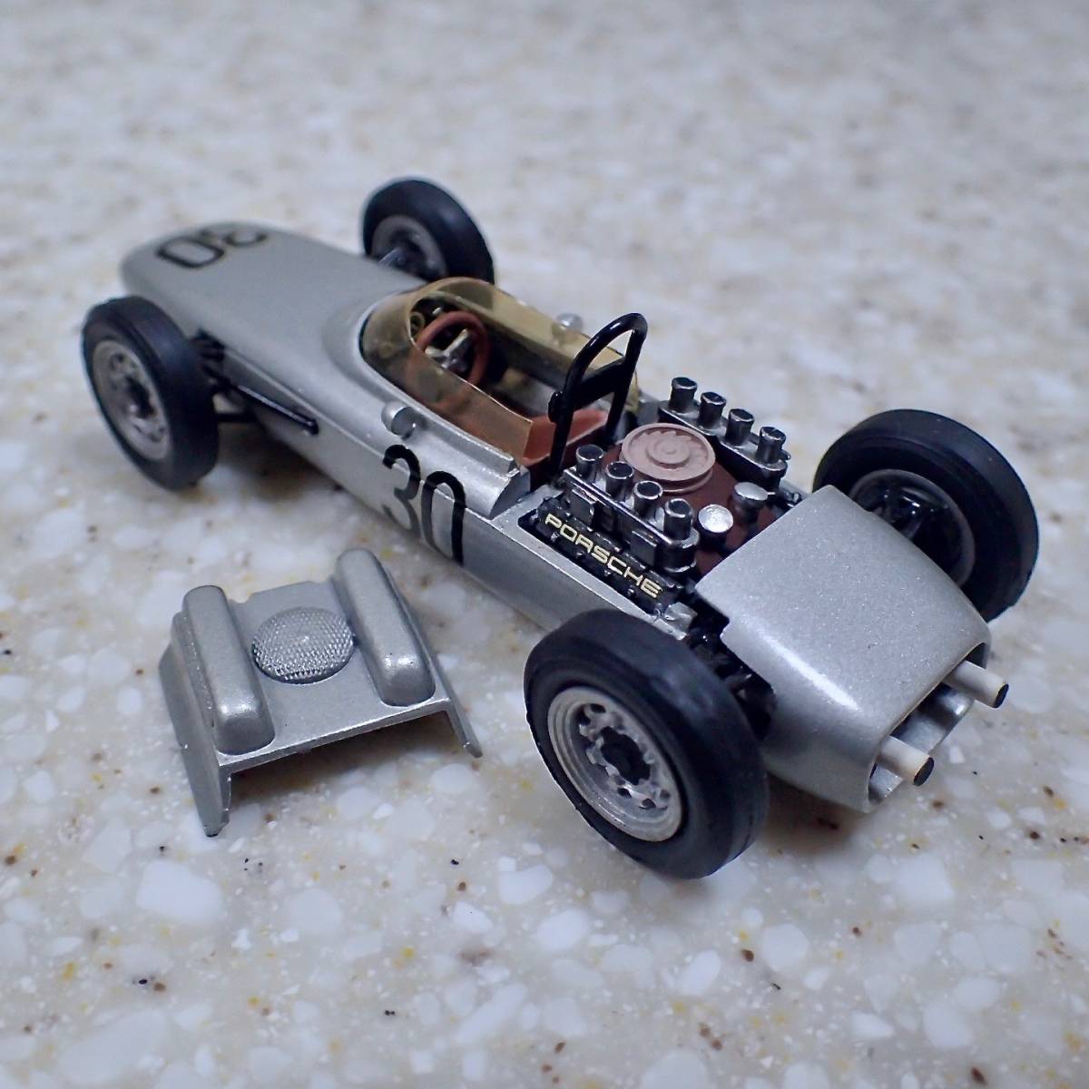 人気セール，得価 S.R.C. 1/43 "ポルシェ 804" 1962年 フランスGP 優勝車 #30 D.ガーニー ホワイトメタル完成品 展示(レーシングカー)｜売買されたオークション情報、yahooの商品情報をアーカイブ公開 - オークフ レーシングカー