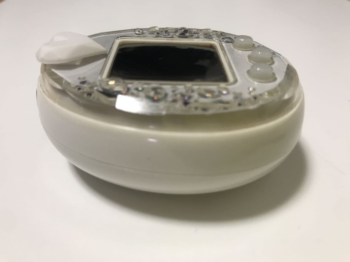 ホワイト Tamagotchi P's たまごっちピース バンダイ ピアス付き