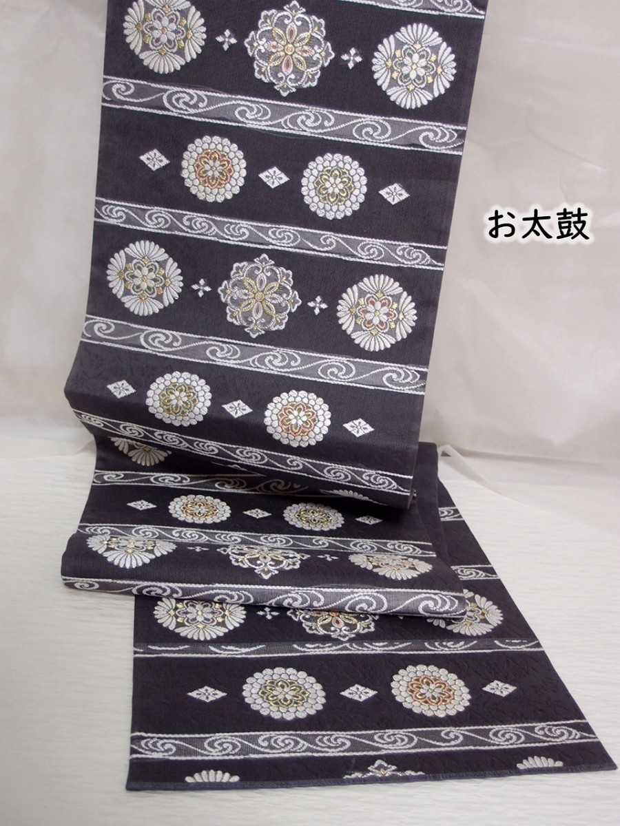夏帯　モノトーン 墨色×流水横段　金×白の花紋　 唐織 袋帯　絽目 変わり紗　笹蔓地紋 440㎝ 6月7月8月9月 薄物 盛夏 単衣 小難 追加画像 夏帯 唐織 モノトーン 唐草 家紋 市松