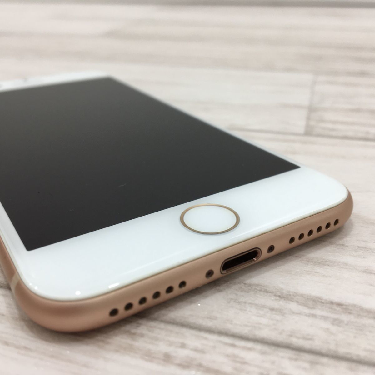 64GB Apple iPhone apple SpaceGray新品／au SIMロック 送料198円 au Apple iPhone8 64GB ゴールド A1906 MQ7A2J/A[L3556]