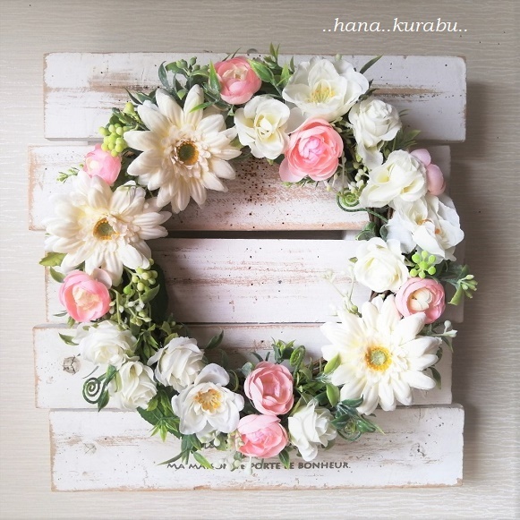 ガーベラとラナンキュラスのお月様のリースアーティフィシャルフラワー