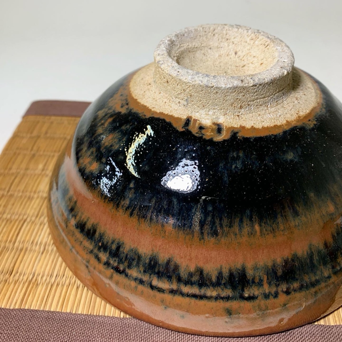 京都【 人間国宝 】 田村耕一 作 鉄釉 平茶碗 共箱 検) 茶道具