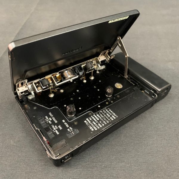 EDc296Y6 Lo-D PeeWee CP-S20 ポータブルカセットプレーヤー 日立
