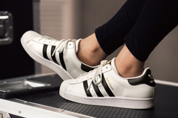  adidas Originals SUPERSTAR 26.5cm 白黒 SS EG4958 スーパースター スニーカー 定番レザー アディダスオリジナルス(26.5cm)｜売買されたオークション情報、yahooの商品情報をアーカイブ公開 - オークファン 26.5cm