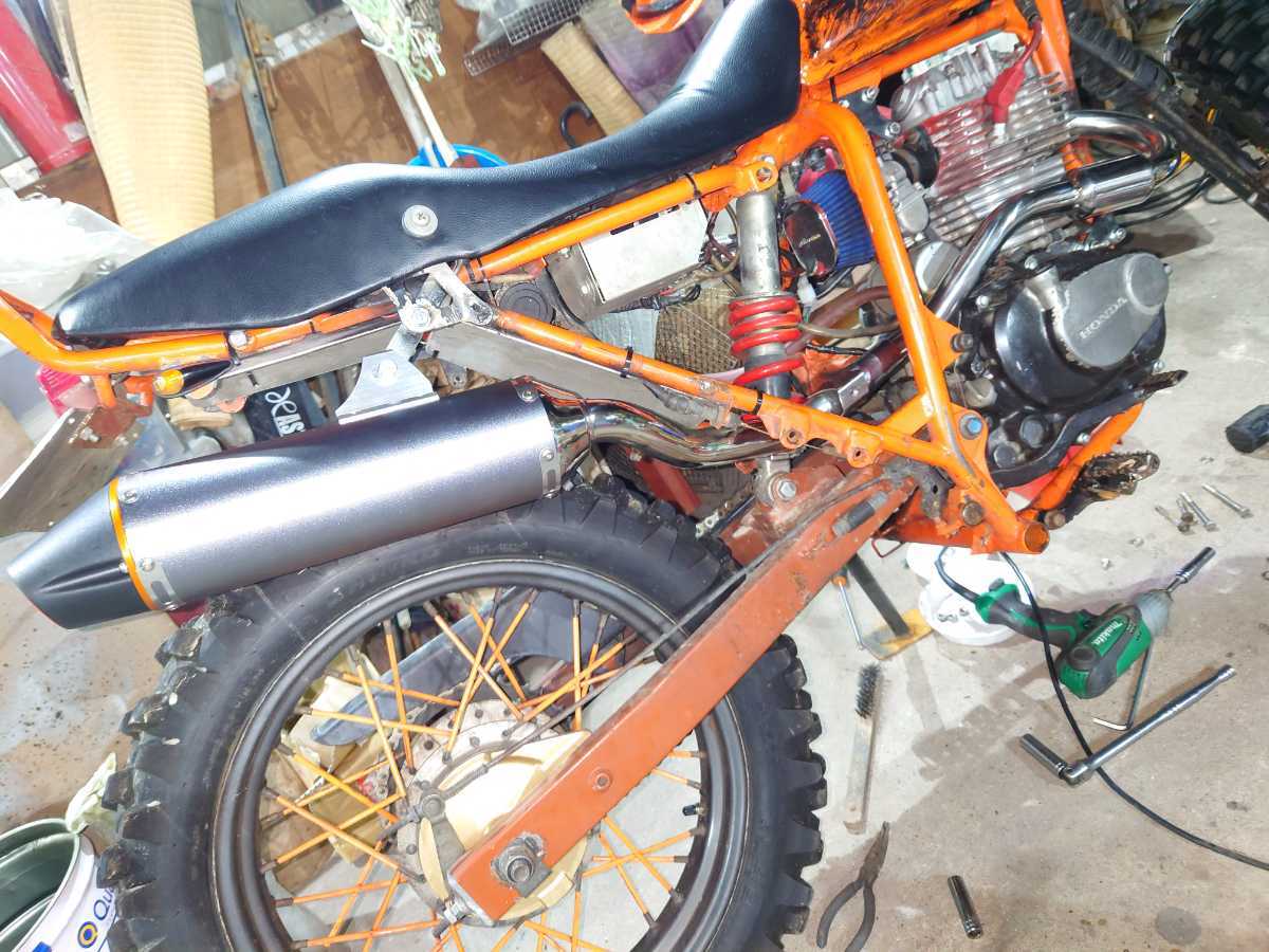 FTR223 | CRF230F CRF150F マフラー 公式通販 HONDA アップマフラー 左 