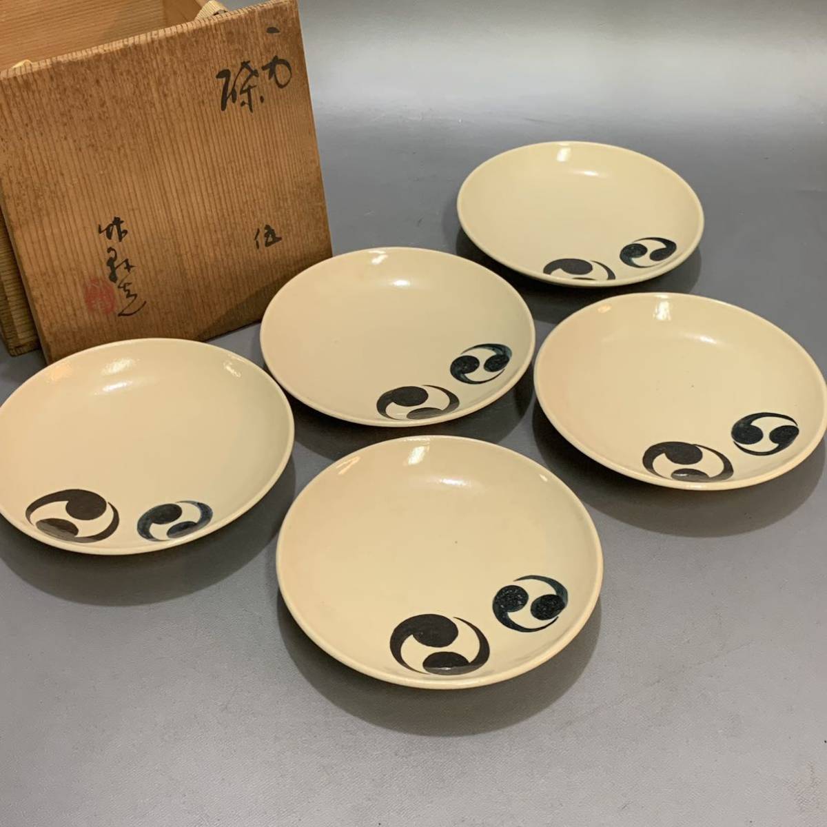 京焼　初代　三浦竹軒　銘々皿　共箱入り　未使用品 Yahoo!オークション - 京焼 初代 三浦竹軒 銘々皿 共箱入り 未使用品 皿」(