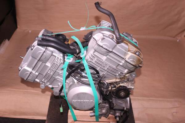  ホンダ VTR250 MC33 エンジン本体 部品取り等に H322-30(エンジン本体)｜売買されたオークション情報、yahooの商品情報をアーカイブ公開 - オークファン ホンダ用