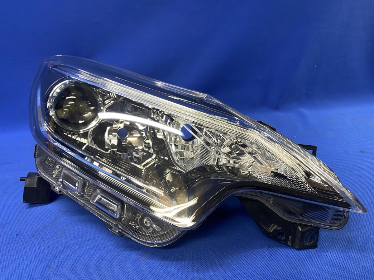 ノート E12 右ヘッドライト 正規品販売サイト