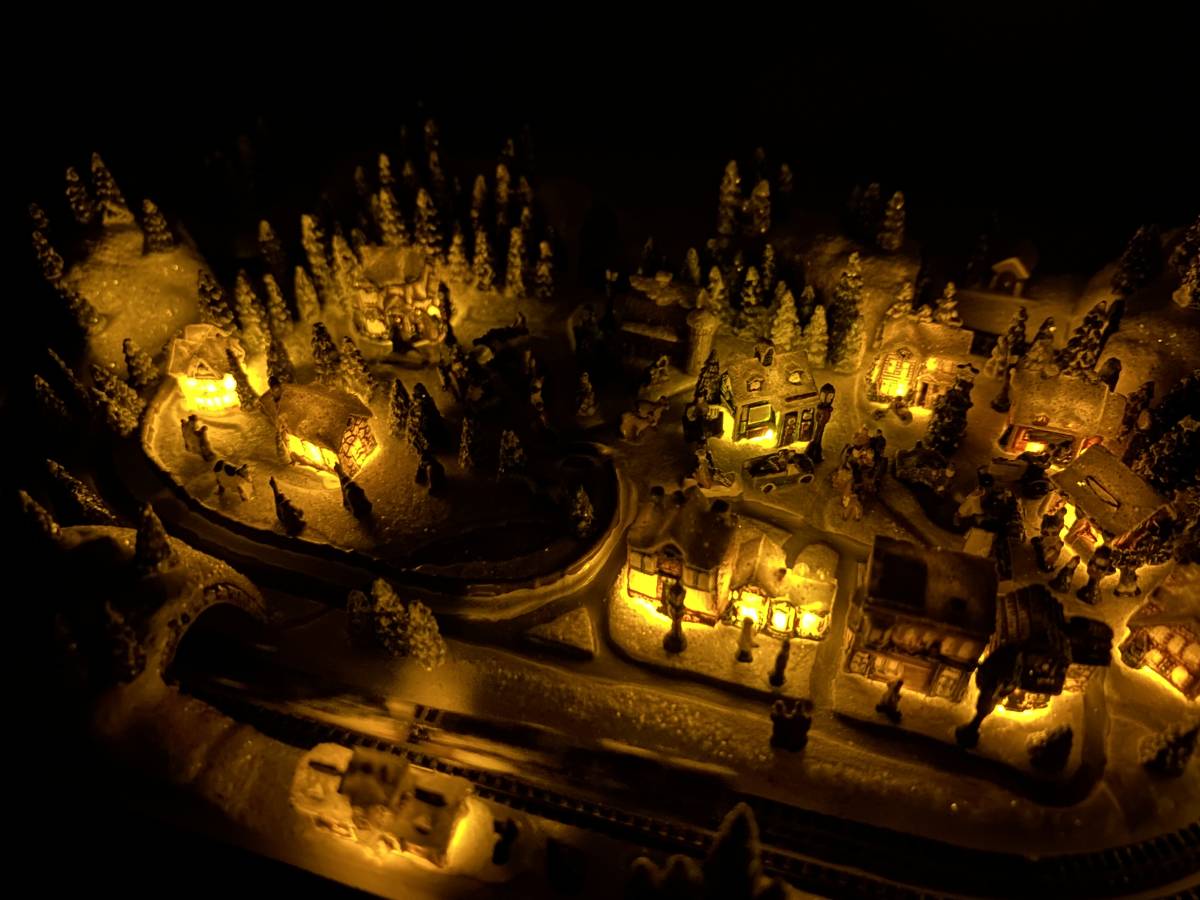 トーマスキンケード　カントリー クリスマス　鉄道　ライトアップ 　ジオラマ トーマスキンケード カントリー クリスマス 鉄道 ライトアップ