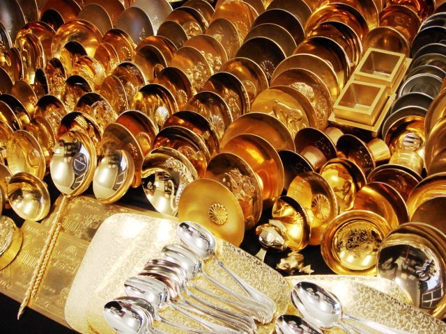 Yahoo!オークション - 「金杯 超大量!!!人気の金杯・銀杯・置物