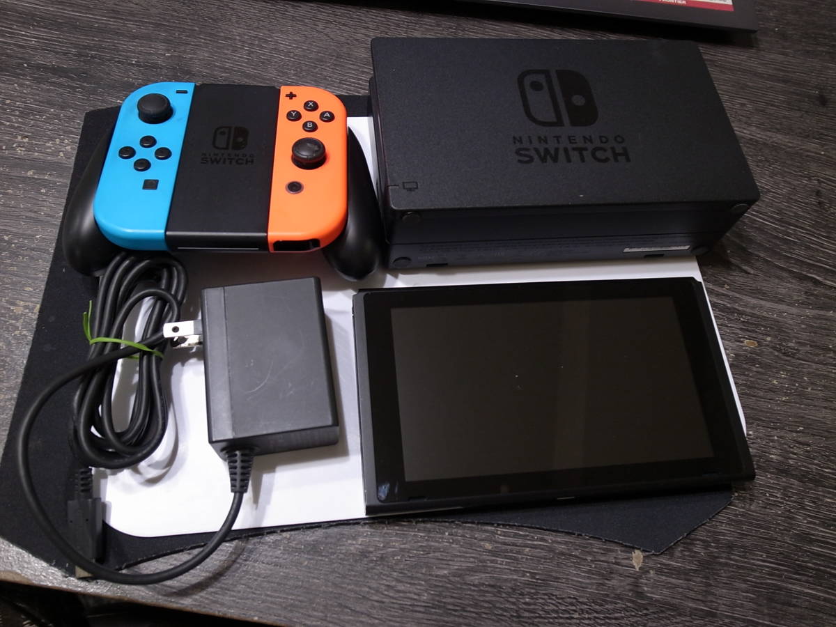 任天堂 NINTENDO SWITCH HAC-001/JOY-CON ブルー・レッド Switch