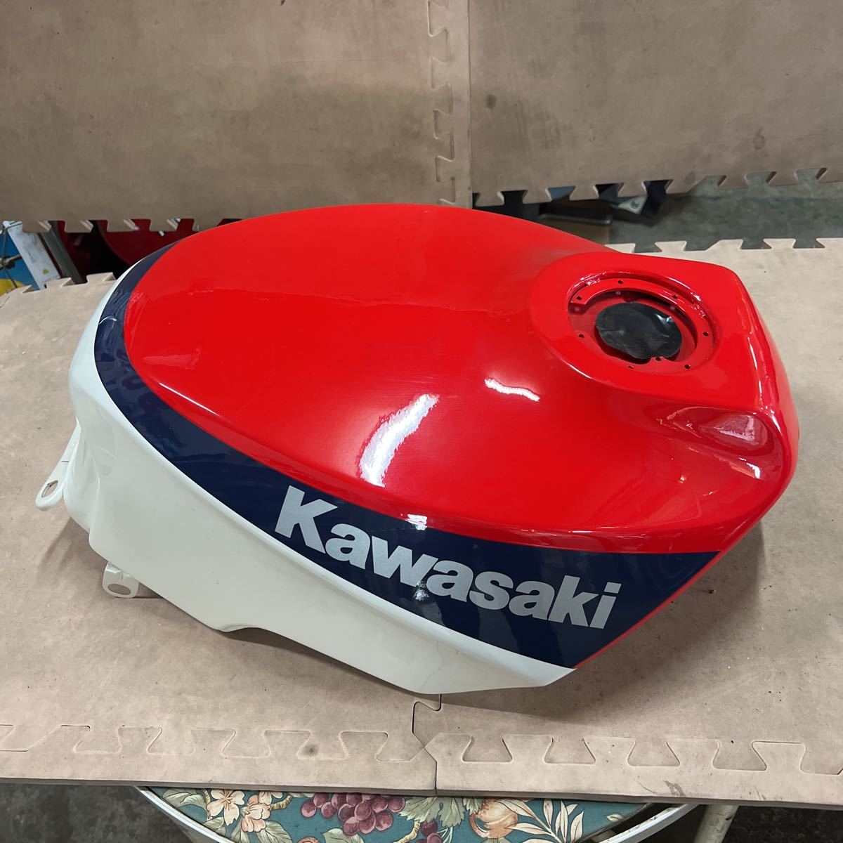 GPZ400R タンク 新品未使用(カワサキ用)｜売買されたオークション情報 
