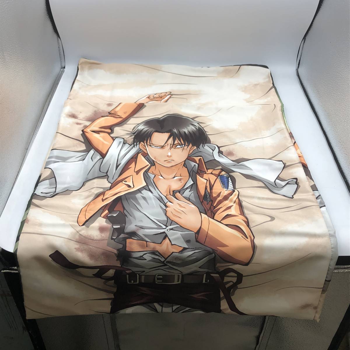 進撃の巨人 リヴァイ 抱き枕カバー B ムービック(抱き枕)｜売買された