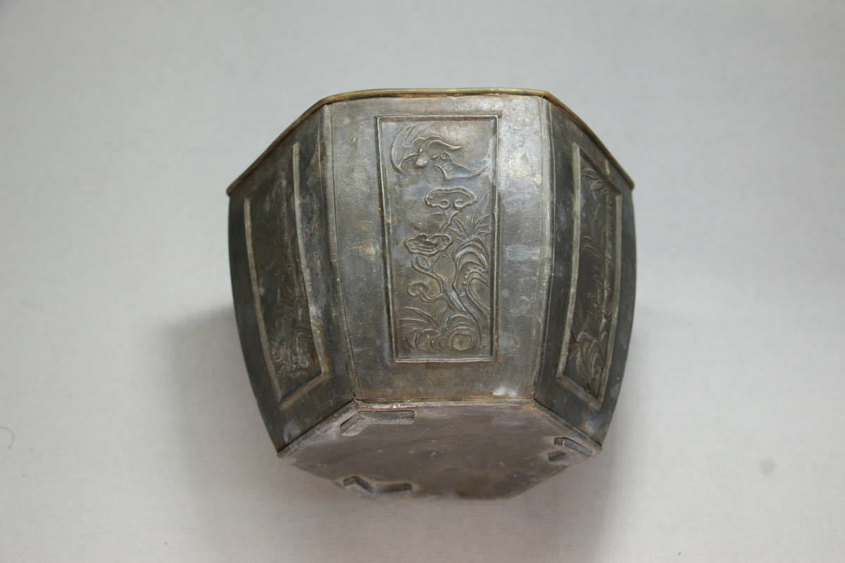 煎茶具 唐物 古錫 建水古美術 骨董品 周君吉 在銘 清時代 古錫 六角建水 茶こぼし 錫 唐物 煎茶道具 中国
