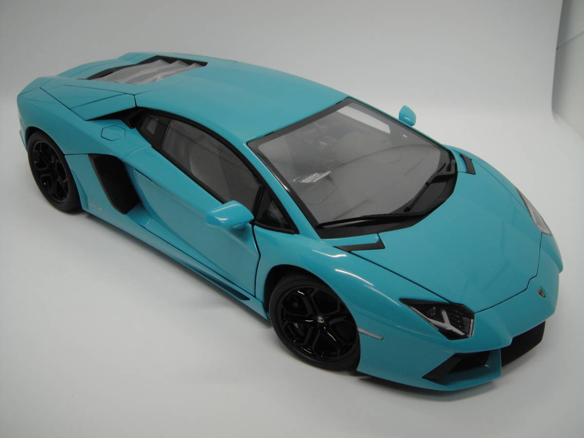 オートアート 1/18 ランボルギーニ アヴェンタドール LP700-4