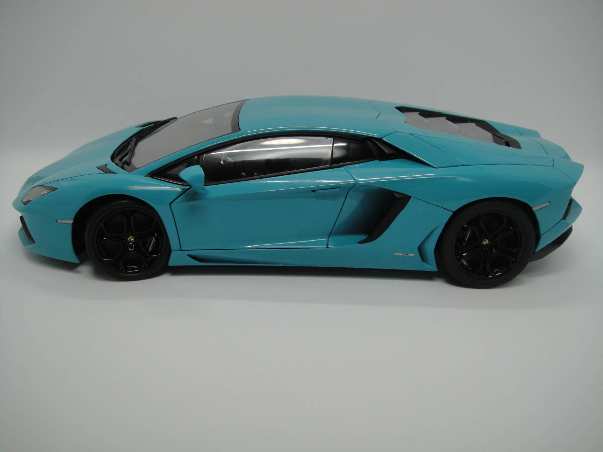 オートアート 1/18 ランボルギーニ アヴェンタドール LP700-4