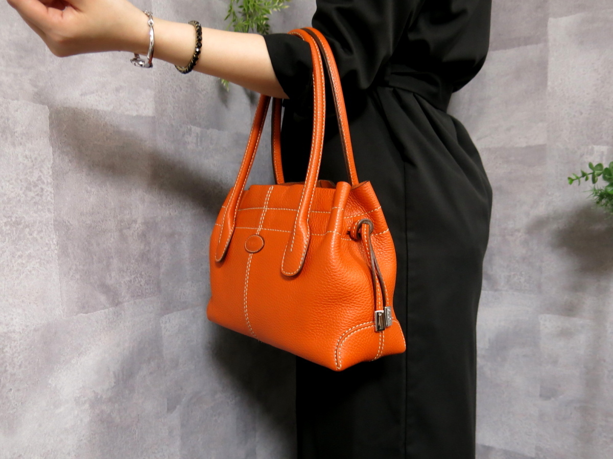 ○未使用○TOD'S トッズ○ニューD○ホワイトステッチ○ロゴ型押し