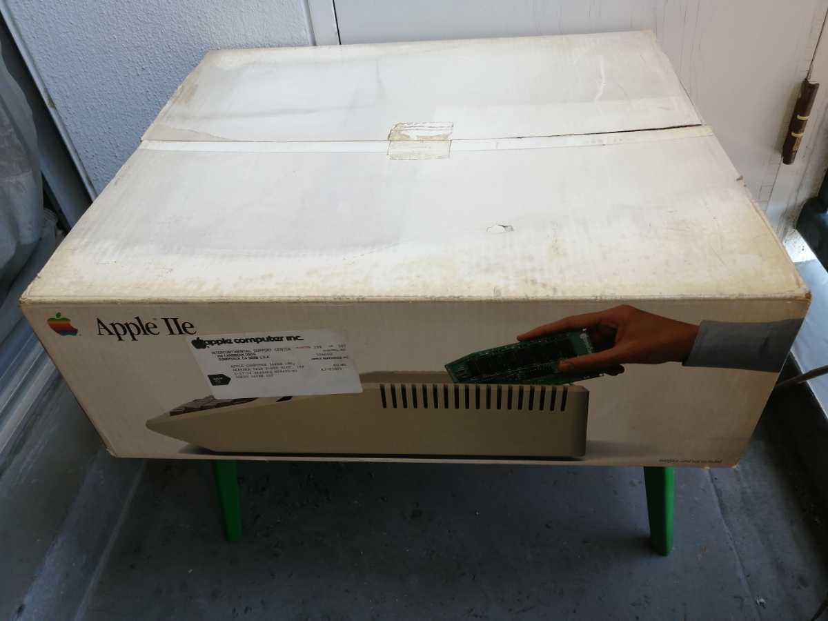 動作品】 Apple IIe 本体＋DISK II Apple Ⅱe元箱有り(Apple II)｜売買 