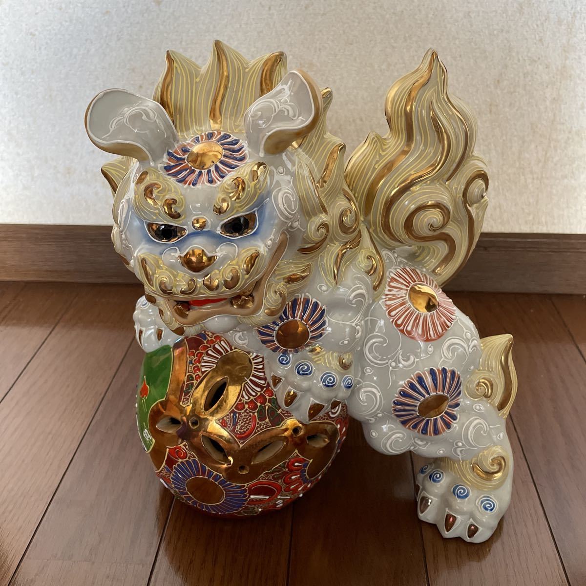 中国美術 粉彩 細密 花鳥紋 蓋物 乾隆年製 金彩 書(K-A384) 中国美術 粉彩 細密 花鳥紋 蓋物 乾隆年製 金彩 書(K-A384) 大清乾隆年