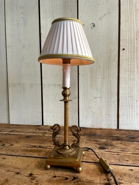 イタリア製　ヴィンテージ　真鍮ベースの卓上ライト　/　ベッドライト　テーブルランプ　間接照明