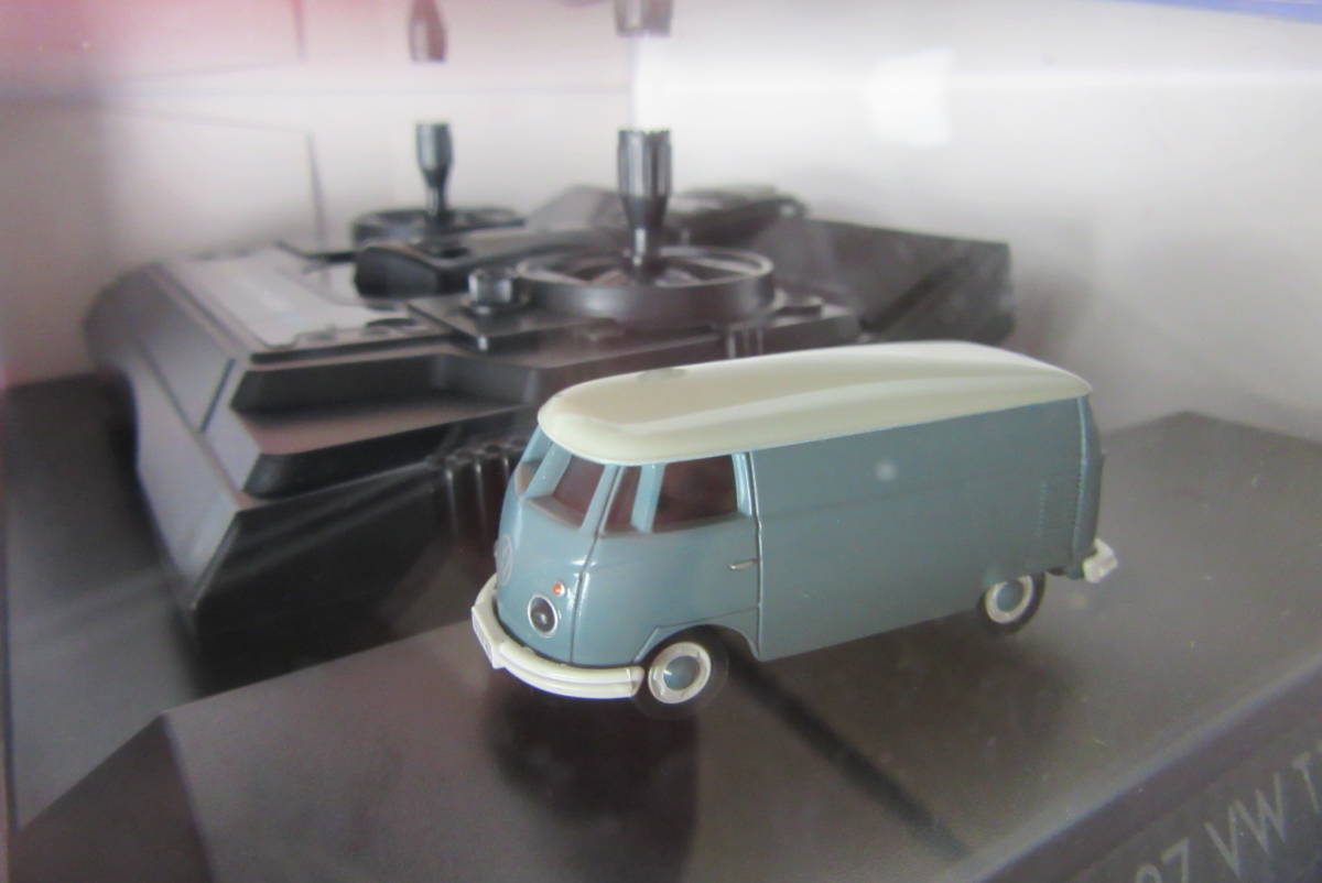 CARSON 1/87スケール ラジコン VWバス 走行用簡易ジオラマ セット 美