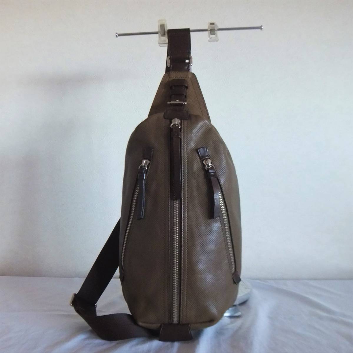COACH コーチ トンプソン メンズ レザー スリングパック ボディバッグ ショルダーバッグ 70716 本革 パンチングレザー バッグ
