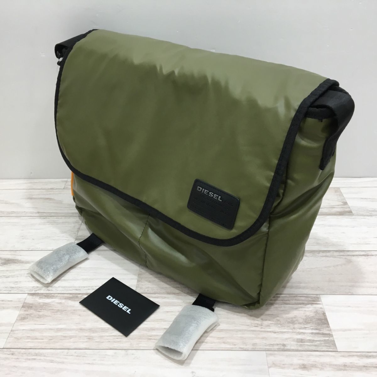 ✨新品✨ DIESEL D78 メッセンジャーバッグ 2way カーキ 非売品 未使用 DIESEL ディスカバーメッセンジャーバッグ ショルダーバッグ