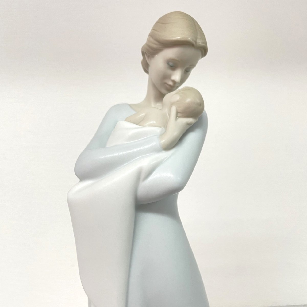 母の抱擁 リヤドロ LLADRO | リヤドロ公式オンライン 陶器人形