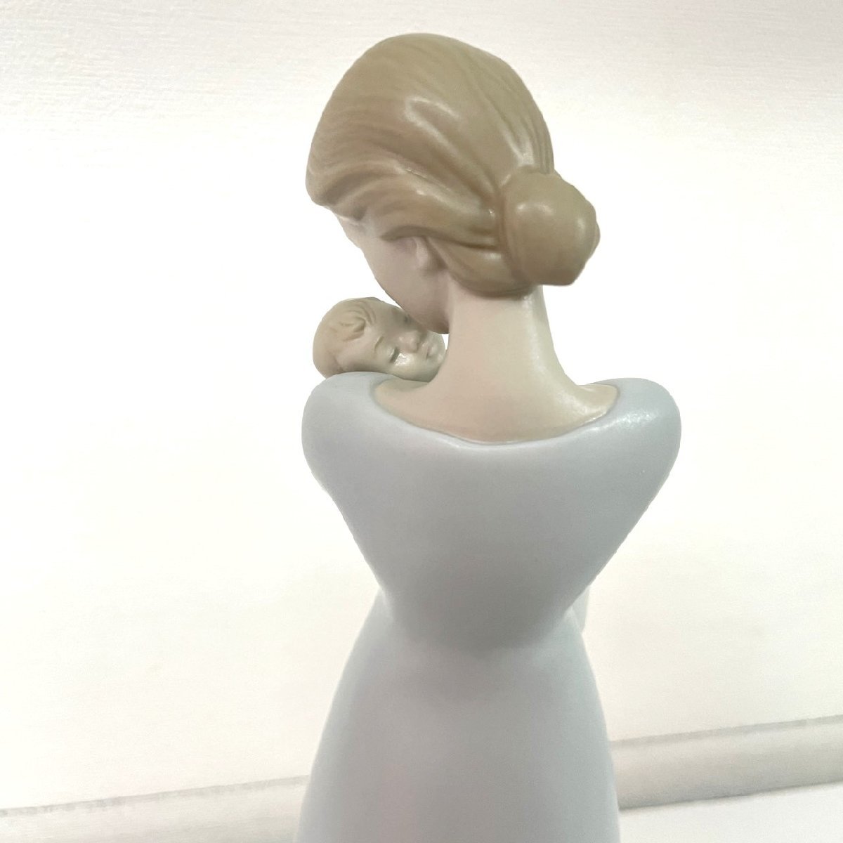 母の抱擁 リヤドロ LLADRO | リヤドロ公式オンライン 陶器人形