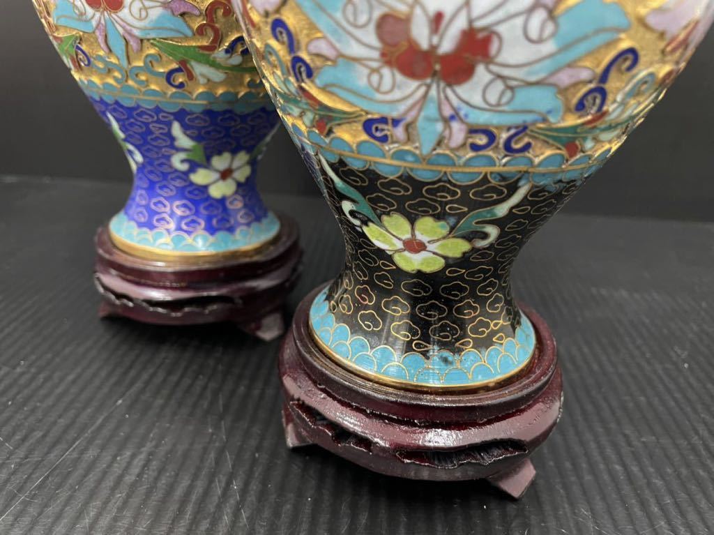 705s2)中国美術 中国七宝花瓶 唐物 花図 2本組 木製台座付 七宝焼 花瓶