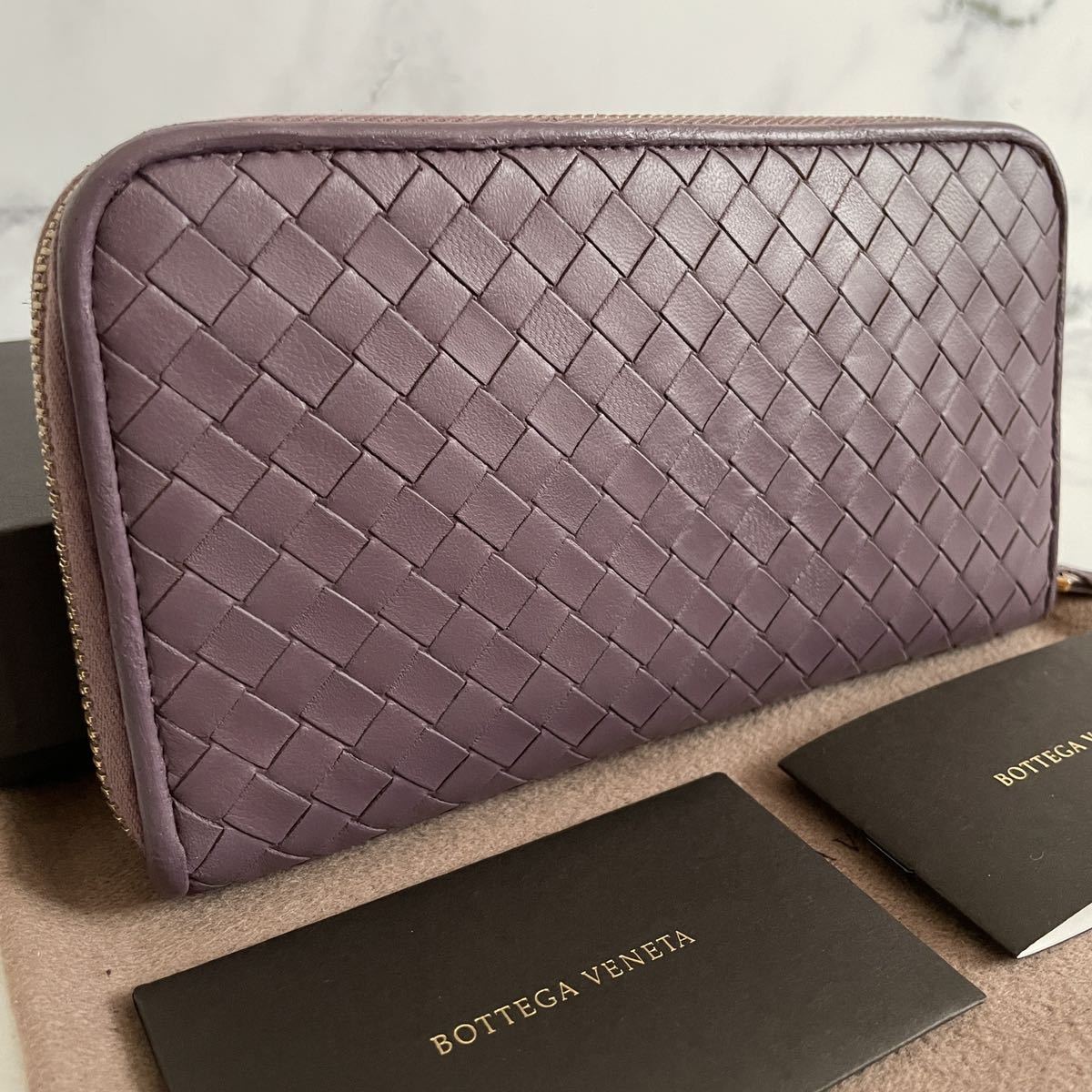 【極美品！希少！】 BOTTEGA VENETA レア ボッテガヴェネタ イントレチャート 男女　長財布 ラウンドファスナー シルバー系 定価7.8万円 BOTTEGA VENETA ボッテガヴェネタ ブラックリネン キャンバス □イントレ