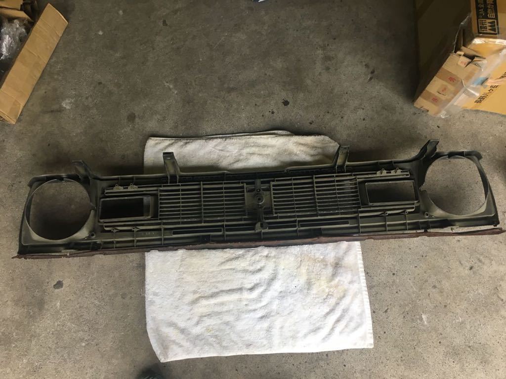 前期型310サニー純正フロントグリル　日産　ニッサン　丸目　_2