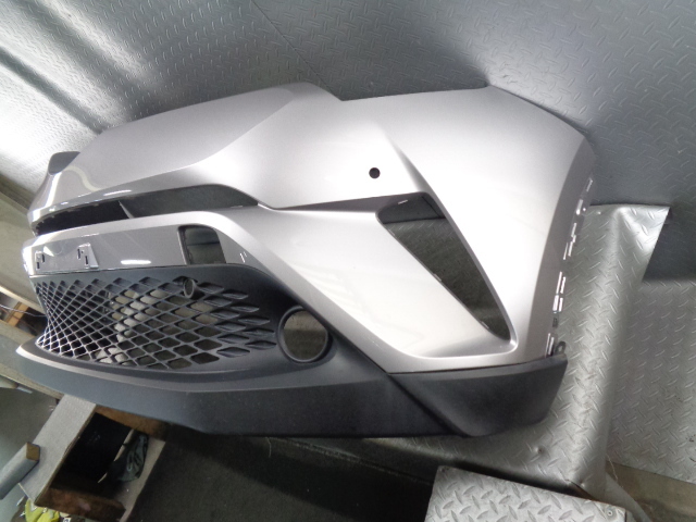 H02★　トヨタ/C-HR　フロントバンパー　単品仕入れ　カラーコード→不明　52119-10410　★ フロントバンパー フロントバンパーの通販 C-HR | ZYX1 トヨタのC-HR：フロントバンパーカバー、左ヘッドランプユニット