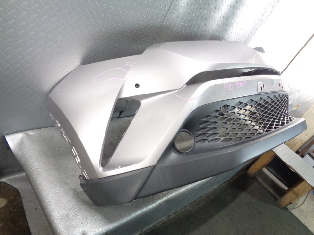 H02★　トヨタ/C-HR　フロントバンパー　単品仕入れ　カラーコード→不明　52119-10410　★ フロントバンパー フロントバンパーの通販 C-HR | ZYX1 トヨタのC-HR：フロントバンパーカバー、左ヘッドランプユニット