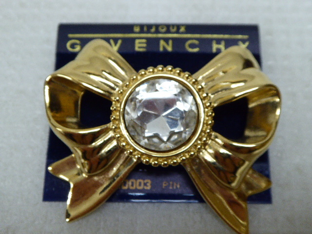 GIVENCHY ジバンシィ リボン ブローチ ゴールド 1-20 未使用保管品 GIVENCHY ジバンシイ リボン型 ブローチ ゴールドカラー