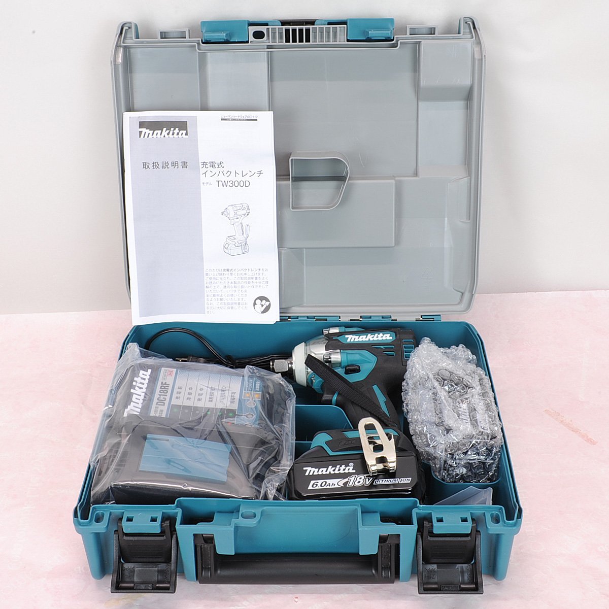 未使用 マキタ 充電式インパクトレンチ TW300DRGX 18V 6.0Ah 送料無料 シール剥がれ【K61_2】 充電器 バッテリ2本 makita 純正 セット マキタ TW300DRGX 充電式インパクトレンチ 充電式 RH-7814未使用品（展示品） ①公式