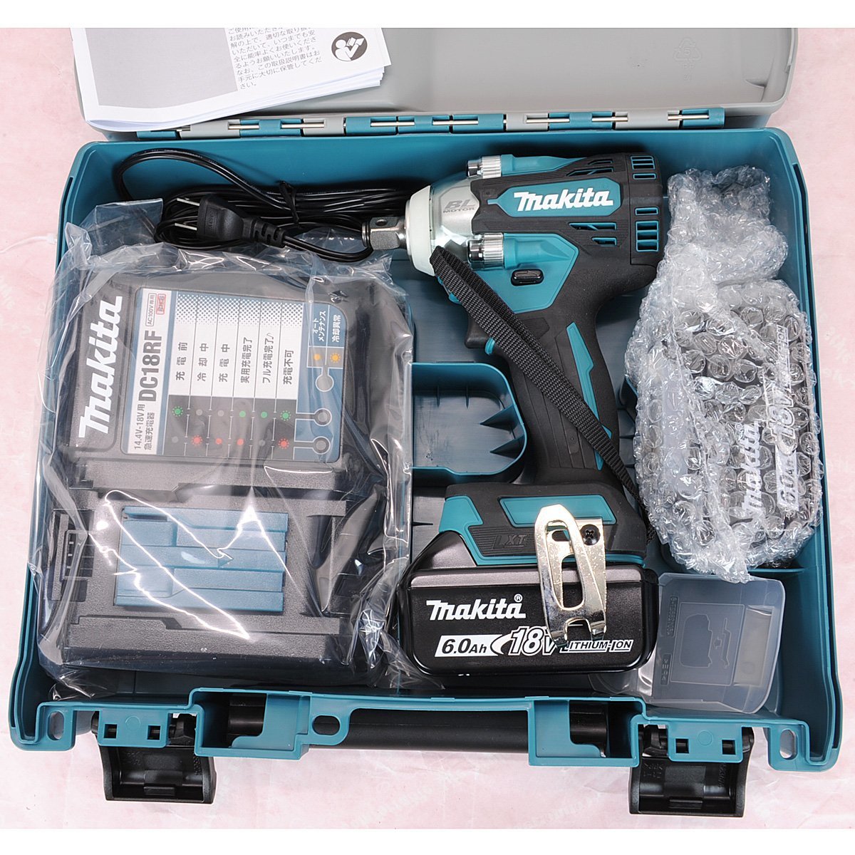 未使用 マキタ 充電式インパクトレンチ TW300DRGX 18V 6.0Ah 送料無料 シール剥がれ【K61_2】 充電器 バッテリ2本 makita 純正 セット マキタ TW300DRGX 充電式インパクトレンチ 充電式 RH-7814未使用品（展示品） ①公式