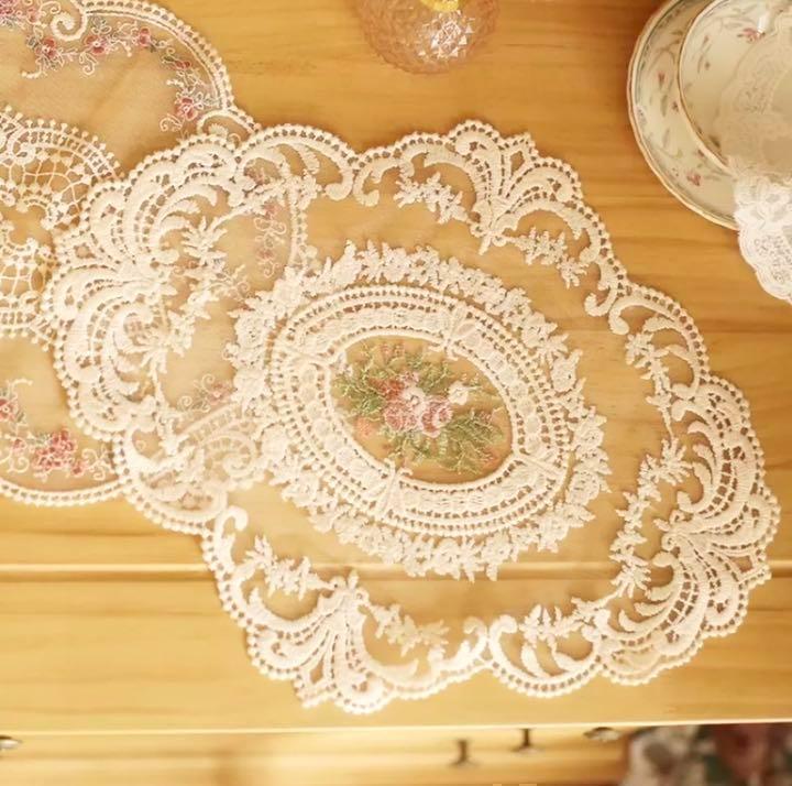 vintage table mat ୨୧ 付する * お花ししゅう ホワイト マット