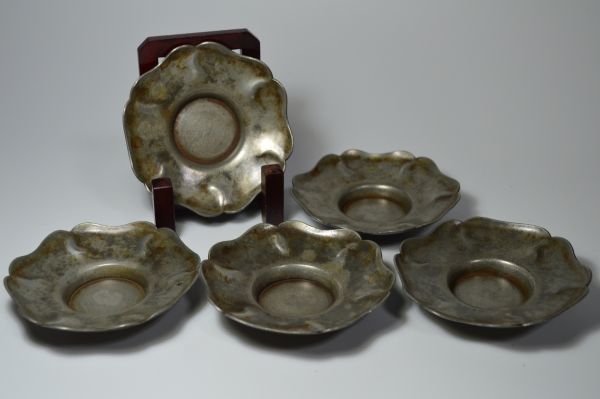 岡黒/龍　中国古玩・煎茶具/茶托・本錫製茶托/金利老店款・斑文錫六角茶托五客　養生箱付・初出し品
