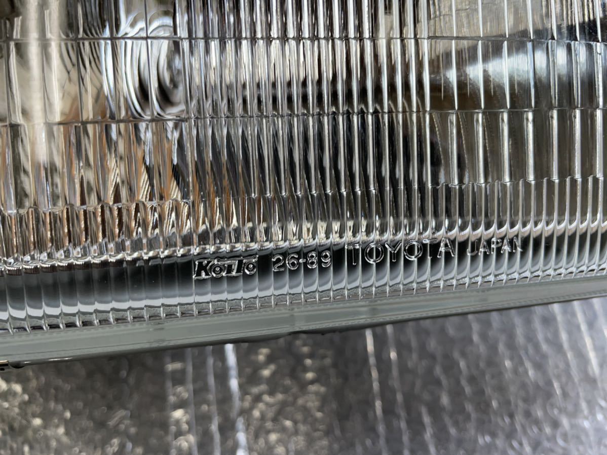 トヨタ 100系 ハイエース バン 純正 右 ヘッドライト koito 26-89 110 
