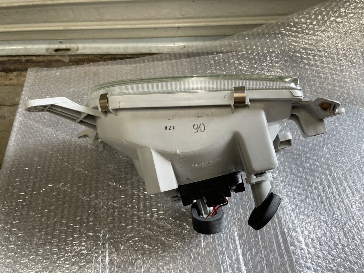 トヨタ 100系 ハイエース バン 純正 右 ヘッドライト koito 26-89 110 