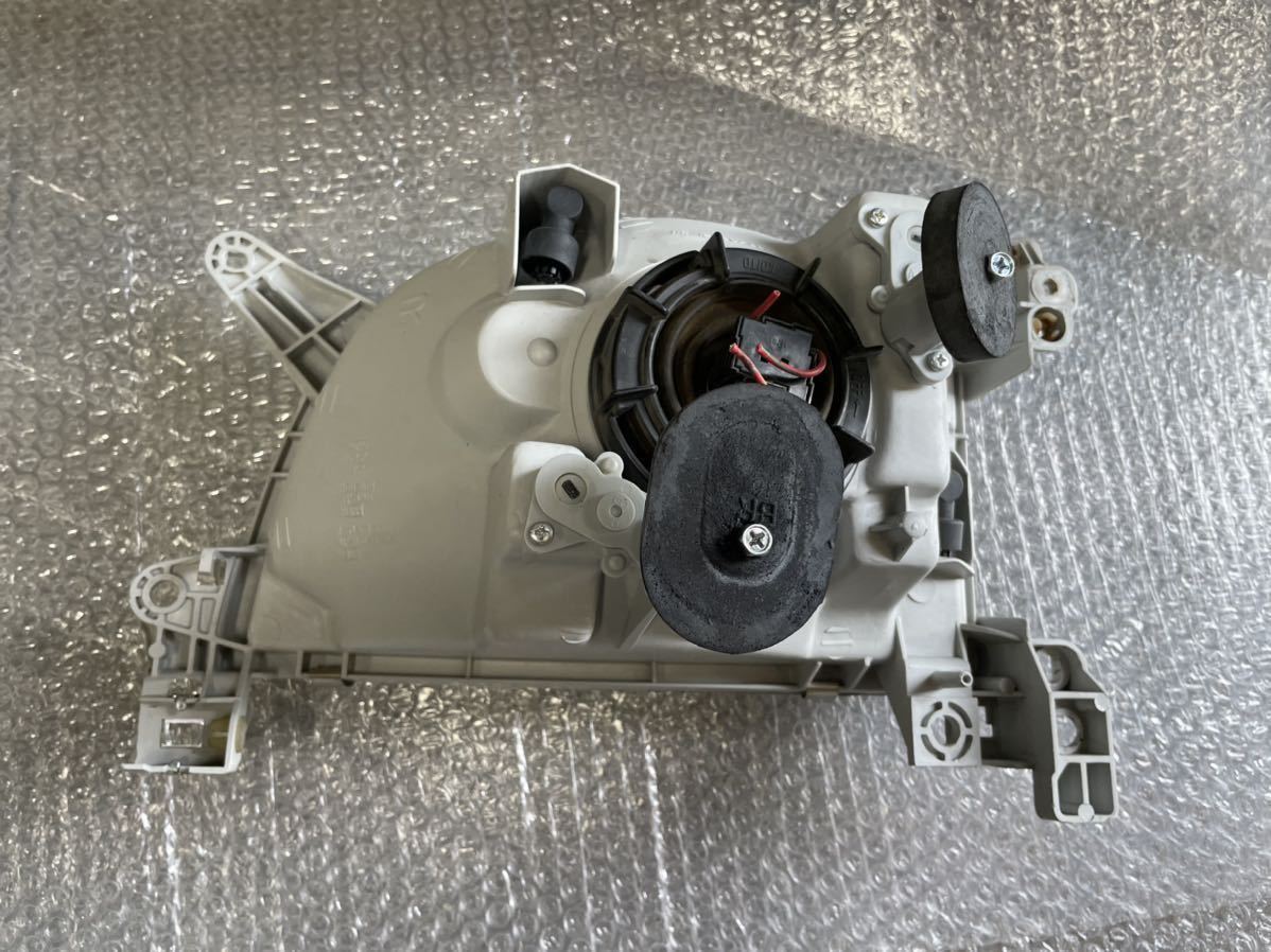 トヨタ 100系 ハイエース バン 純正 右 ヘッドライト koito 26-89 110 