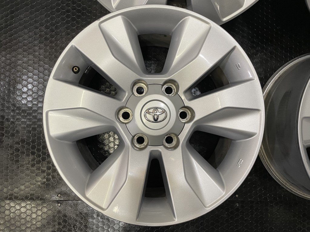 TOYOTA トヨタ ハイラックス 純正ホイール 17インチ 4本 7.5J6HPCD139.7+30 ハイエース流用可　(VHI235)