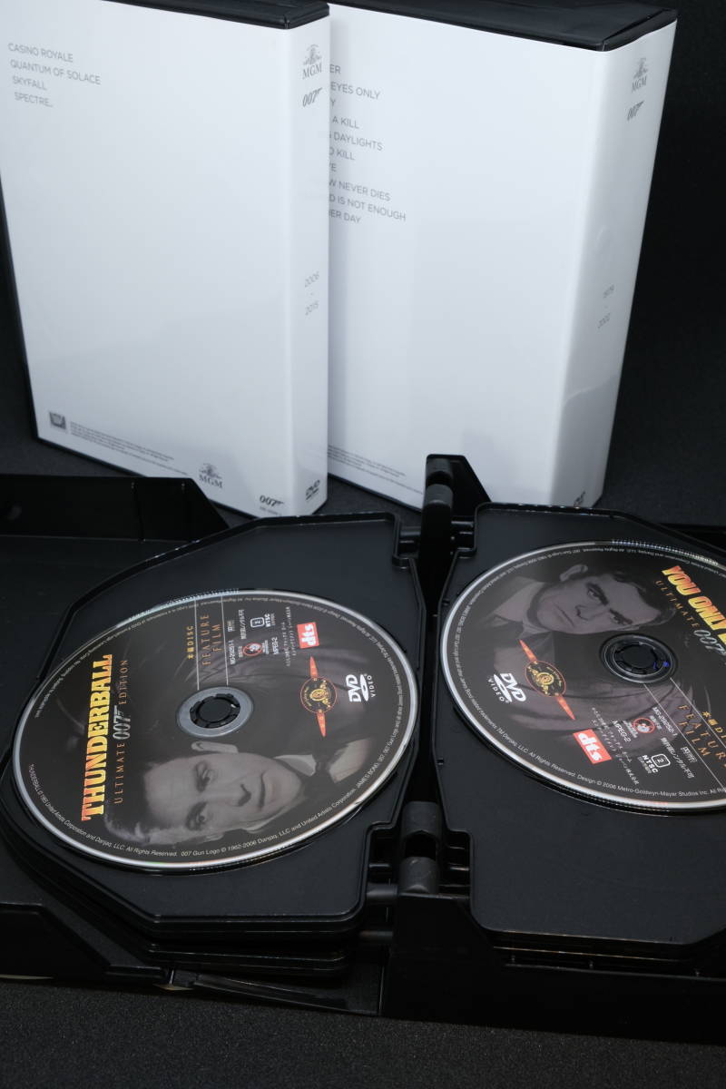 007 コレクターズDVD-BOX(23枚組)(初回生産限定) 007/スペクター収納