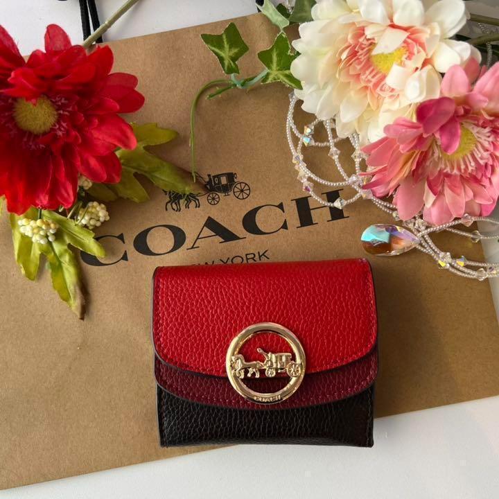  COACH コーチ レッド エンジ ブラック 馬車 三つ折り財布(女性用財布)｜売買されたオークション情報、yahooの商品情報をアーカイブ公開 - オークファン 服飾小物