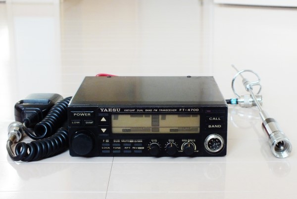 FT-4700 YAESU DUAL VHF⁄UHF ヤエス FM BAND YAESU無線機 transceiver VHF⁄